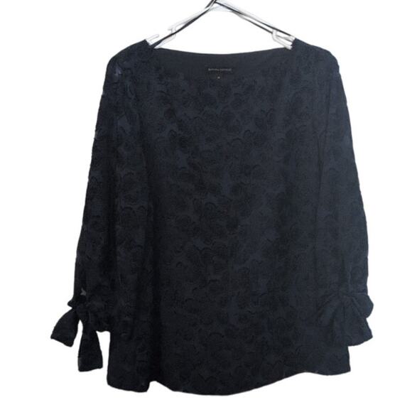 Banana Republic Top size Med Navy Blue Silk and velvet applique - Picture 1 of 3